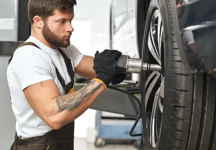 How Much Should You Pay for Tyre Fitting, Balancing and Alignment in Noida?